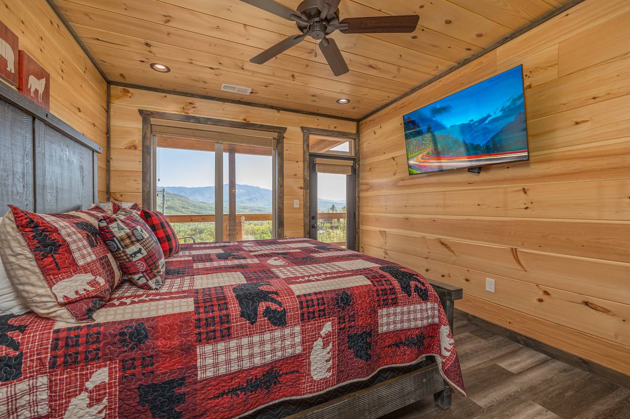Bed 3: Upper level, king, TV, deck access, & ensuite full bath Bed 3: Upper level, king, TV, deck access, & ensuite full bath