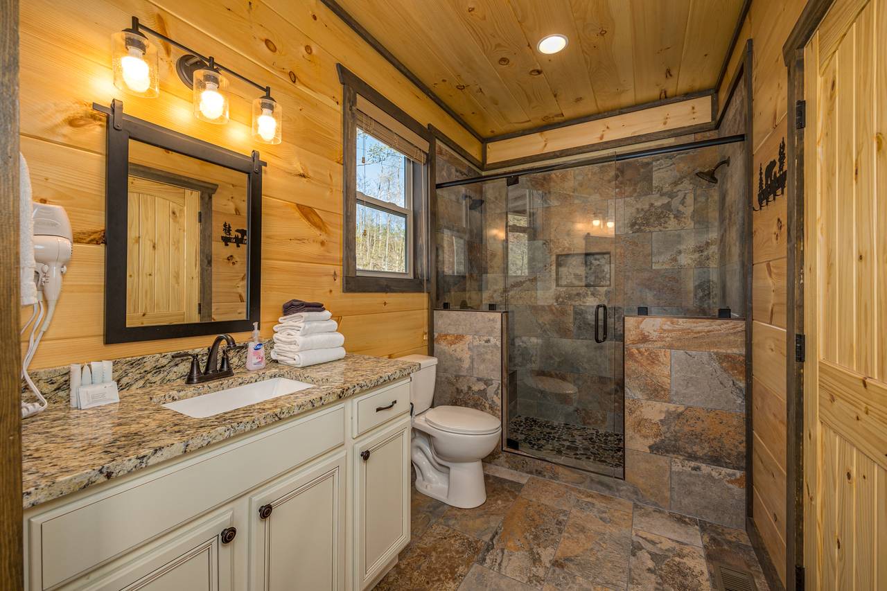 Bathroom 1: Entry level en-suite bath w/dual head walk-in shower Bathroom 1: Entry level en-suite bath w/dual head walk-in shower