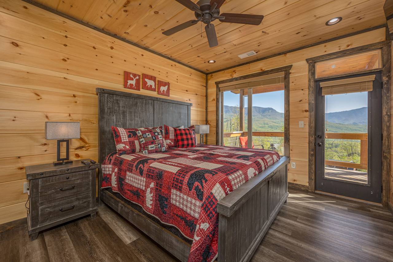 Bed 3: Upper level, king, TV, deck access, & ensuite full bath Bed 3: Upper level, king, TV, deck access, & ensuite full bath