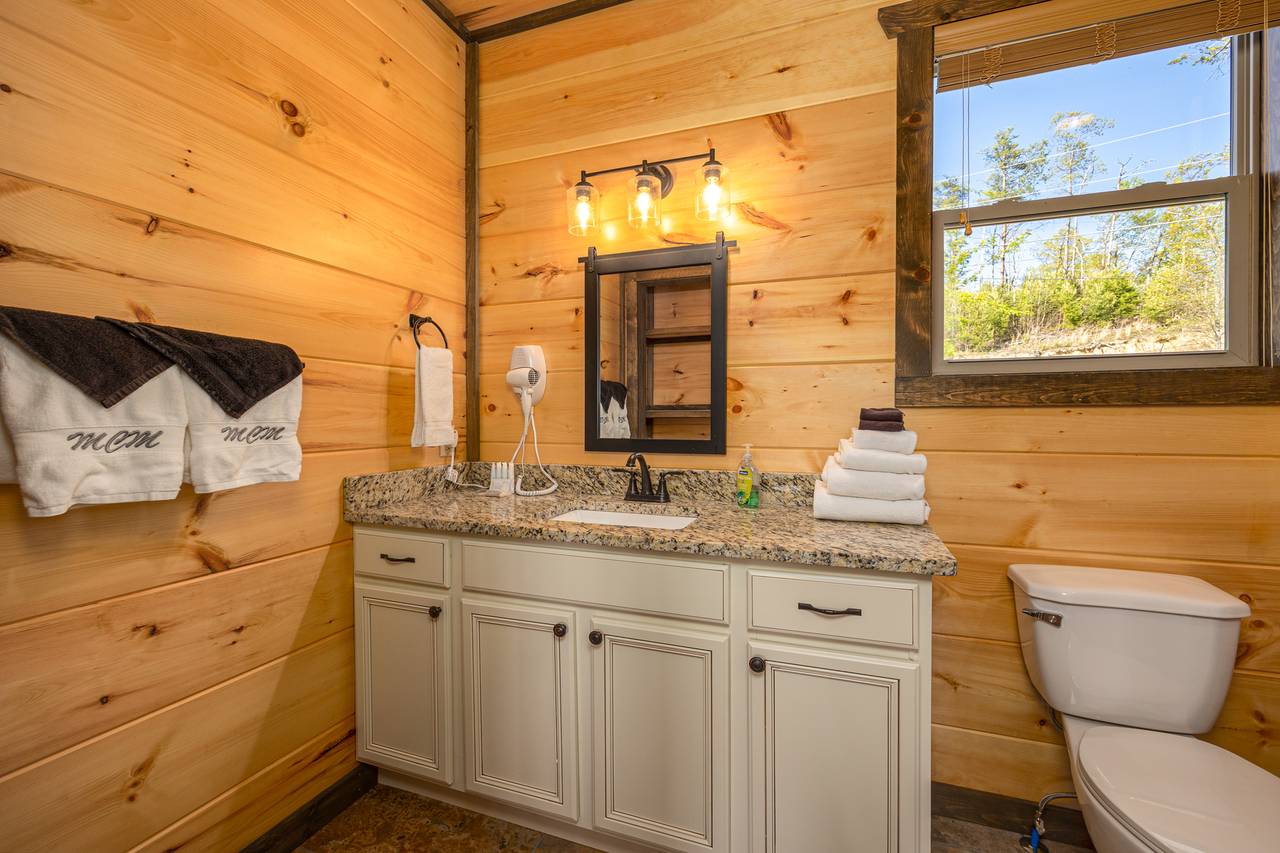 Bathroom 3: upper level ensuite with tub/shower combo Bathroom 3: upper level ensuite with tub/shower combo