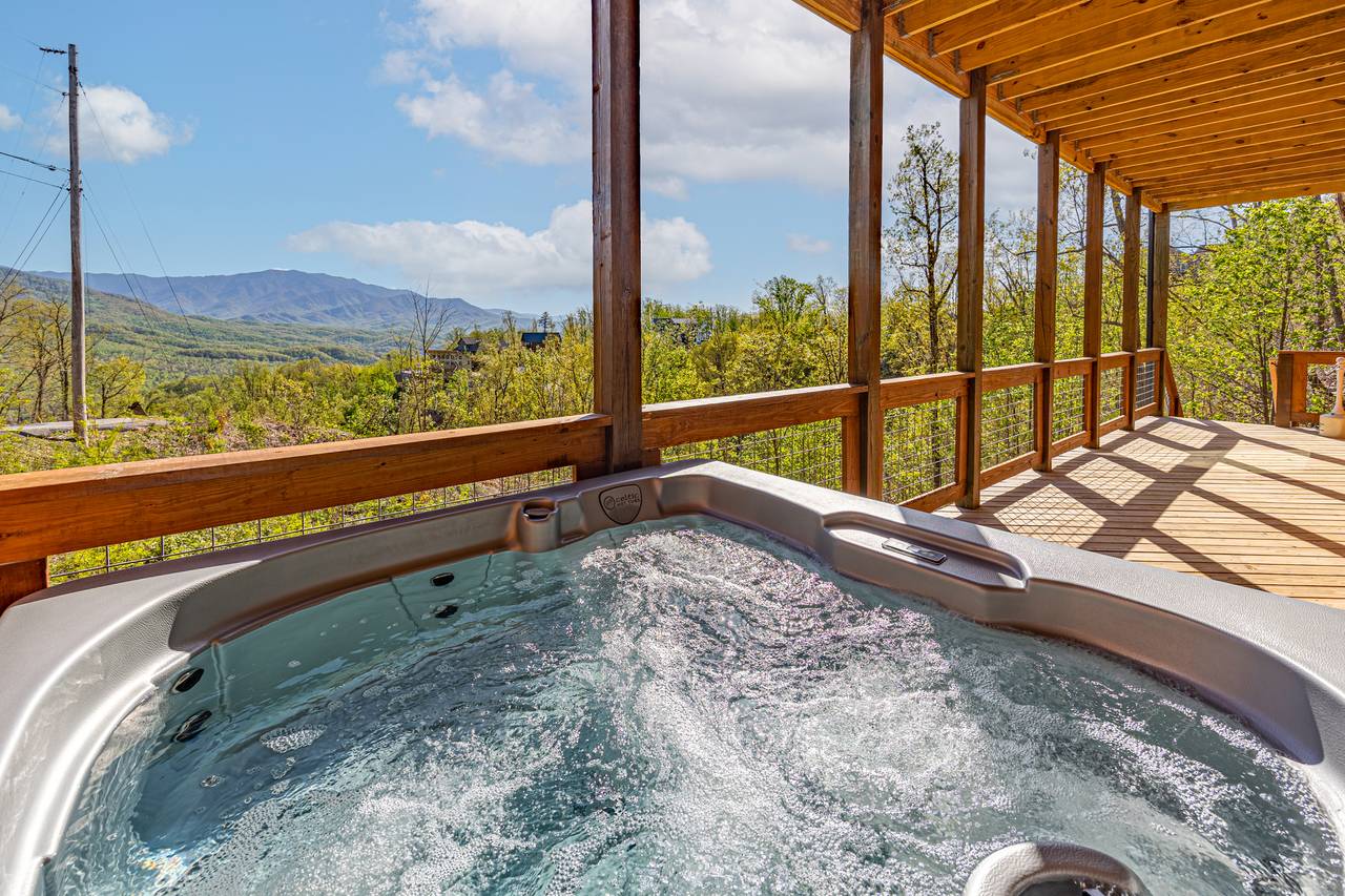 Private outdoor hot tub! Private outdoor hot tub!
