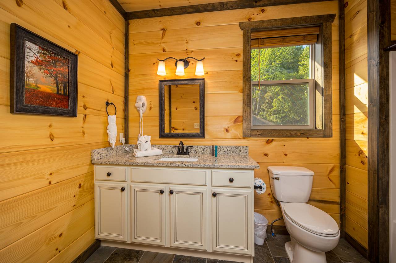 Bathroom 2: ensuite full bath with tub shower comb Bathroom 2: ensuite full bath with tub shower comb