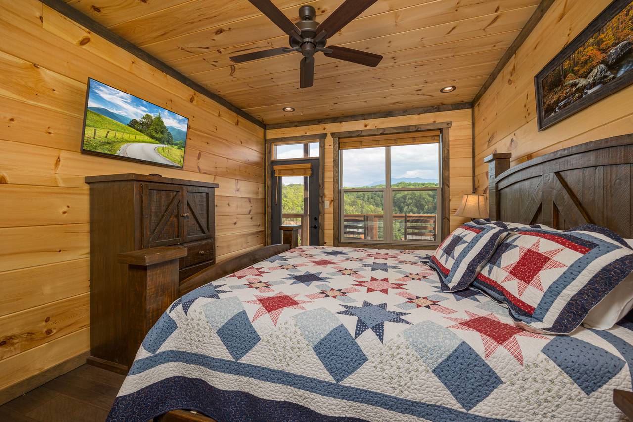 Bed 1: Entry level, king bed, TV, ensuite full bath, & deck acce Bed 1: Entry level, king bed, TV, ensuite full bath, & deck acce