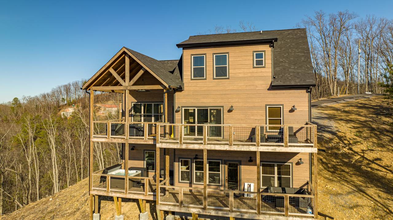 Plenty of deck space to take in the beautiful views Plenty of deck space to take in the beautiful views