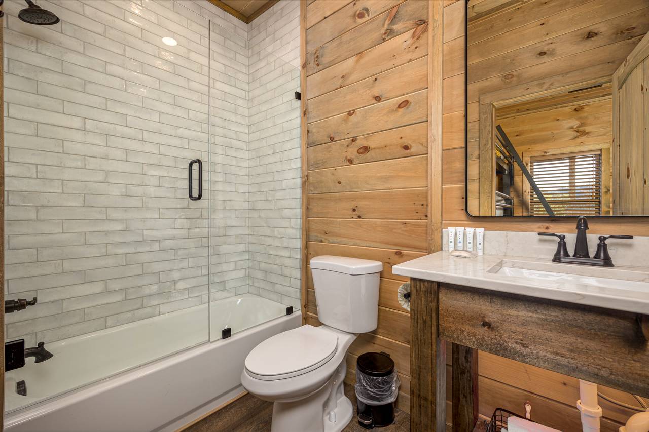 Ensuite full bath with tub shower combo Ensuite full bath with tub shower combo