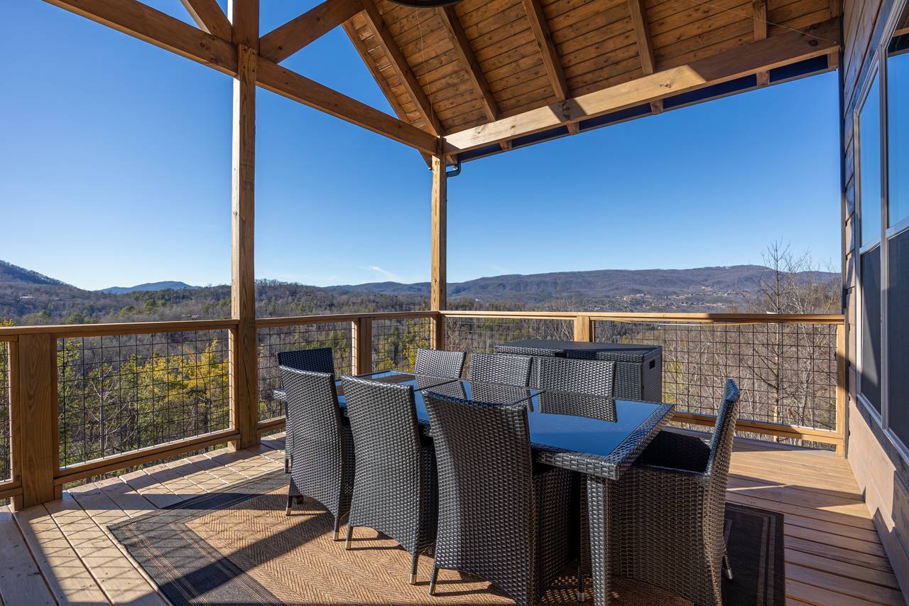 Gorgeous outdoor dining on the back deck Gorgeous outdoor dining on the back deck