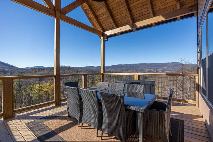 Gorgeous outdoor dining on the back deck Gorgeous outdoor dining on the back deck