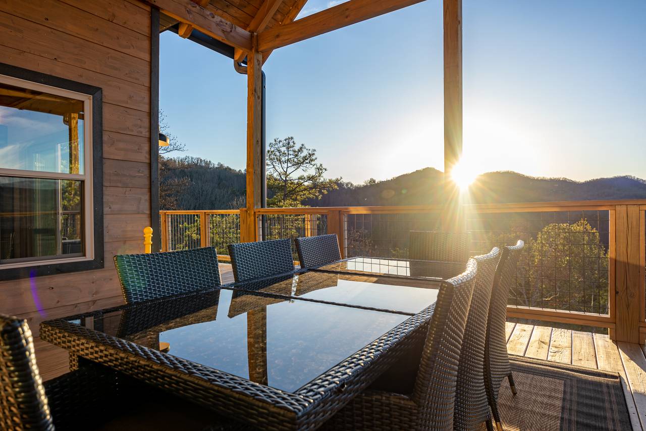 Gorgeous outdoor dining on the back deck Gorgeous outdoor dining on the back deck