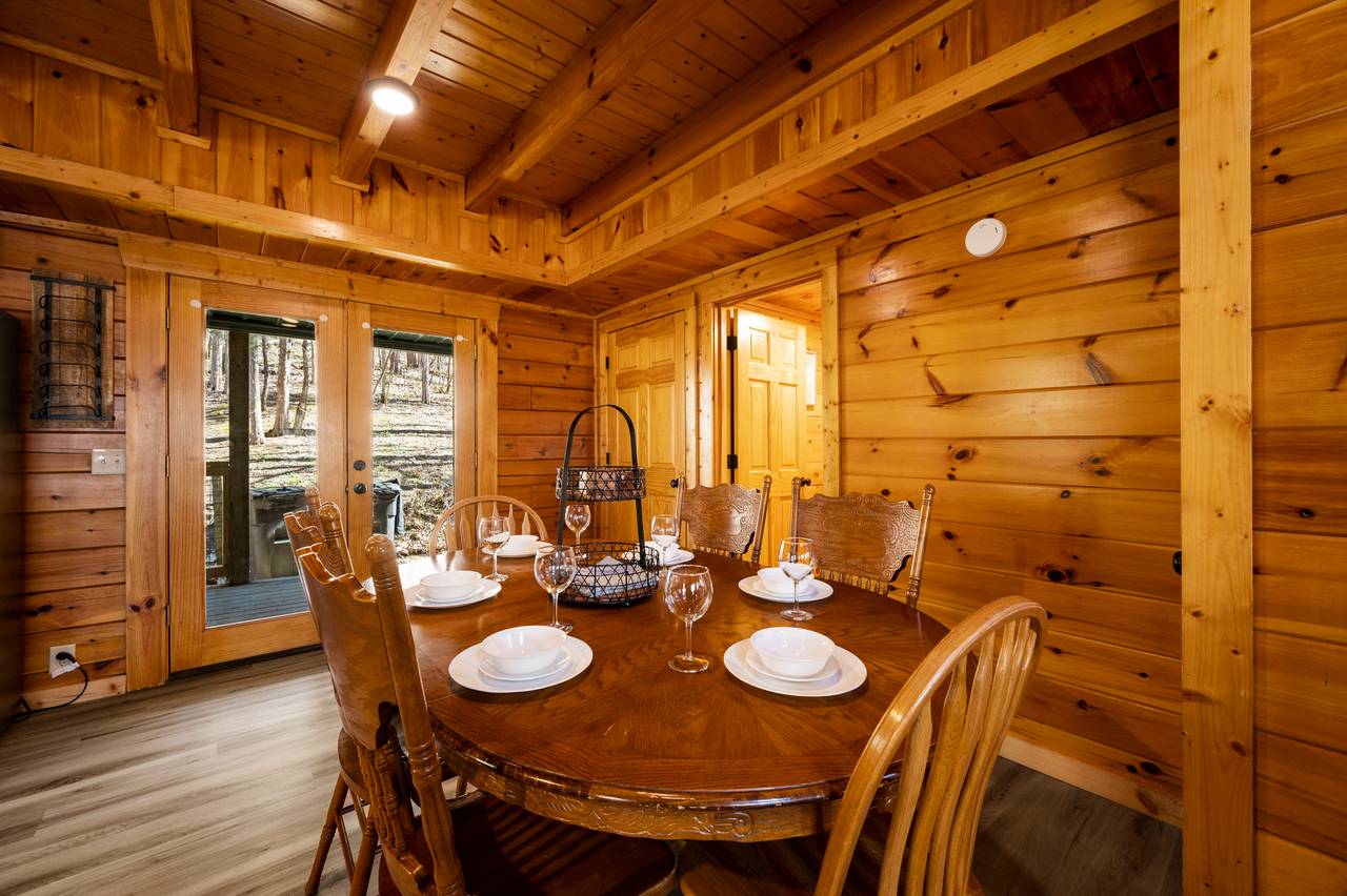 Dining room table with 6 chairs Dining room table with 6 chairs
