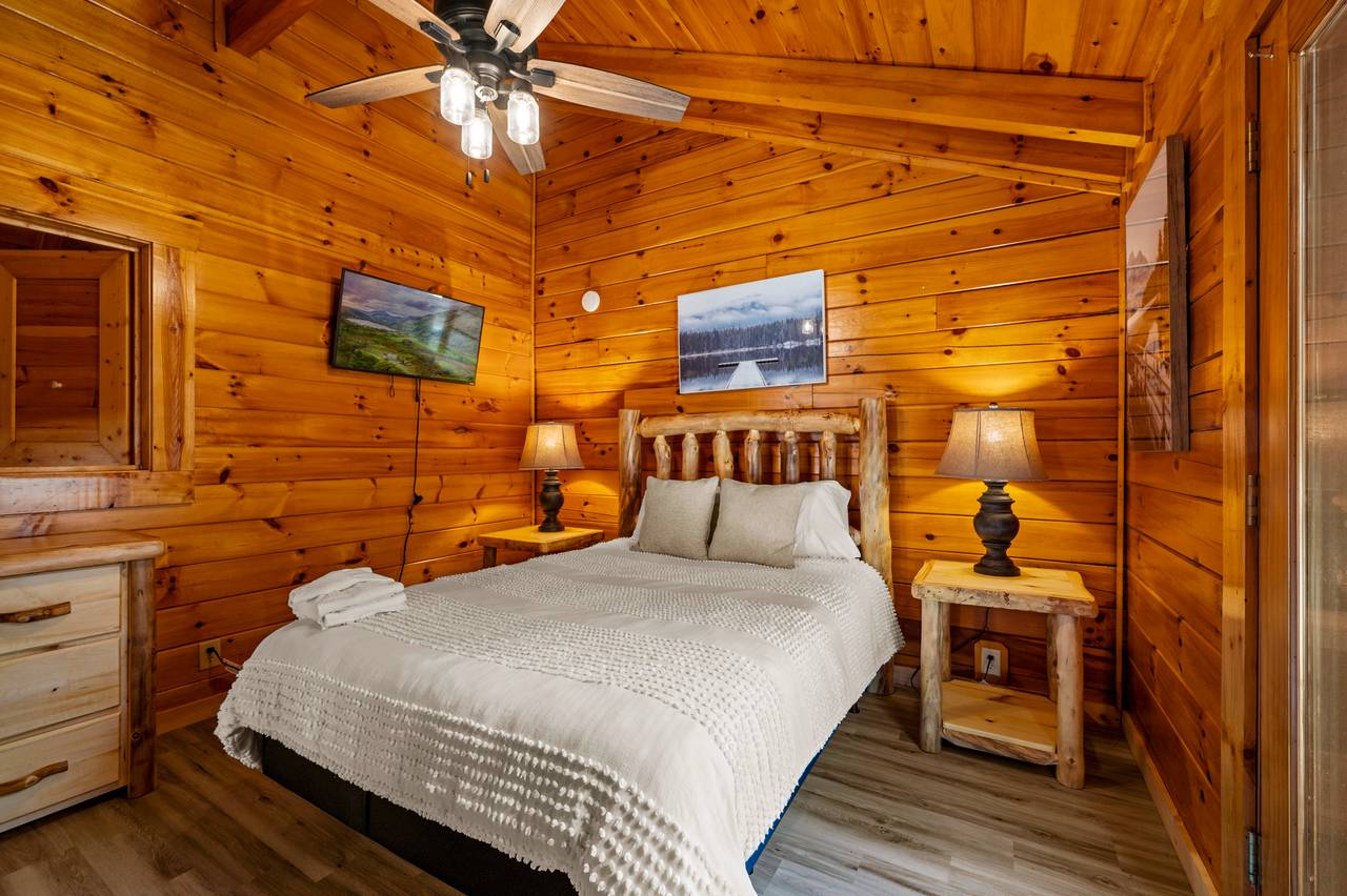 Upper level queen bedroom with TV and deck access Upper level queen bedroom with TV and deck access