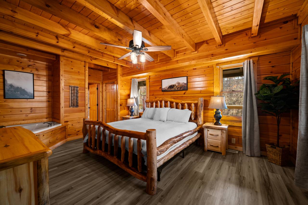 Entry level king bed with jetted tub, TV, and ensuite full bathr Entry level king bed with jetted tub, TV, and ensuite full bathr