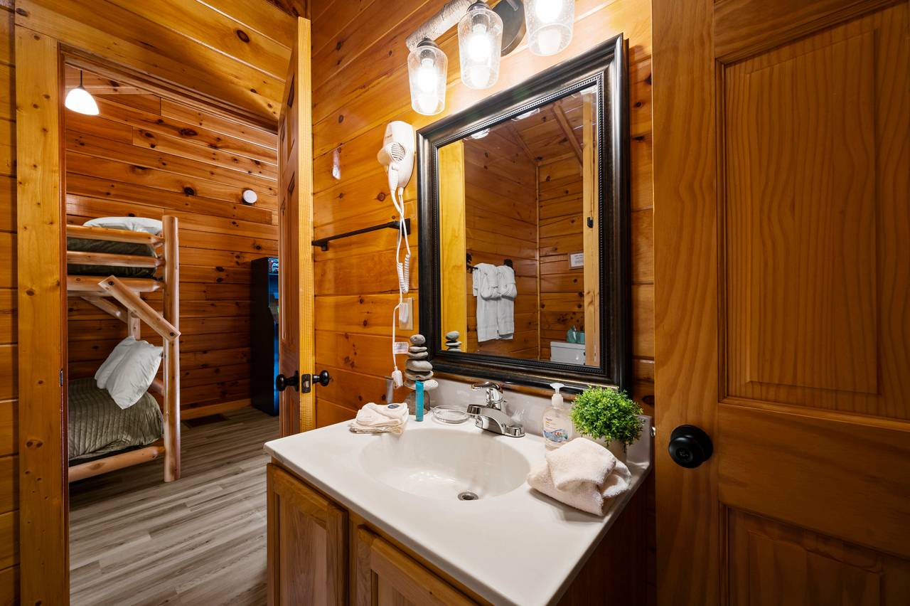 Upper level shared full bathroom Upper level shared full bathroom