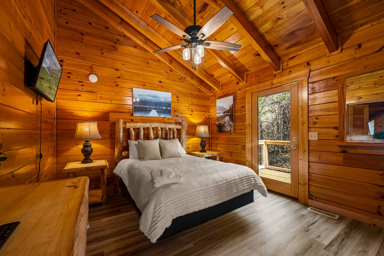 Upper level queen bedroom with TV and deck access Upper level queen bedroom with TV and deck access