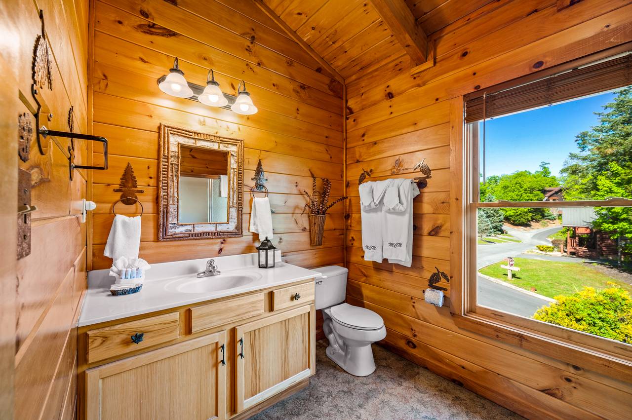 Bathroom 2: queen ensuite full bath with standing shower Bathroom 2: queen ensuite full bath with standing shower