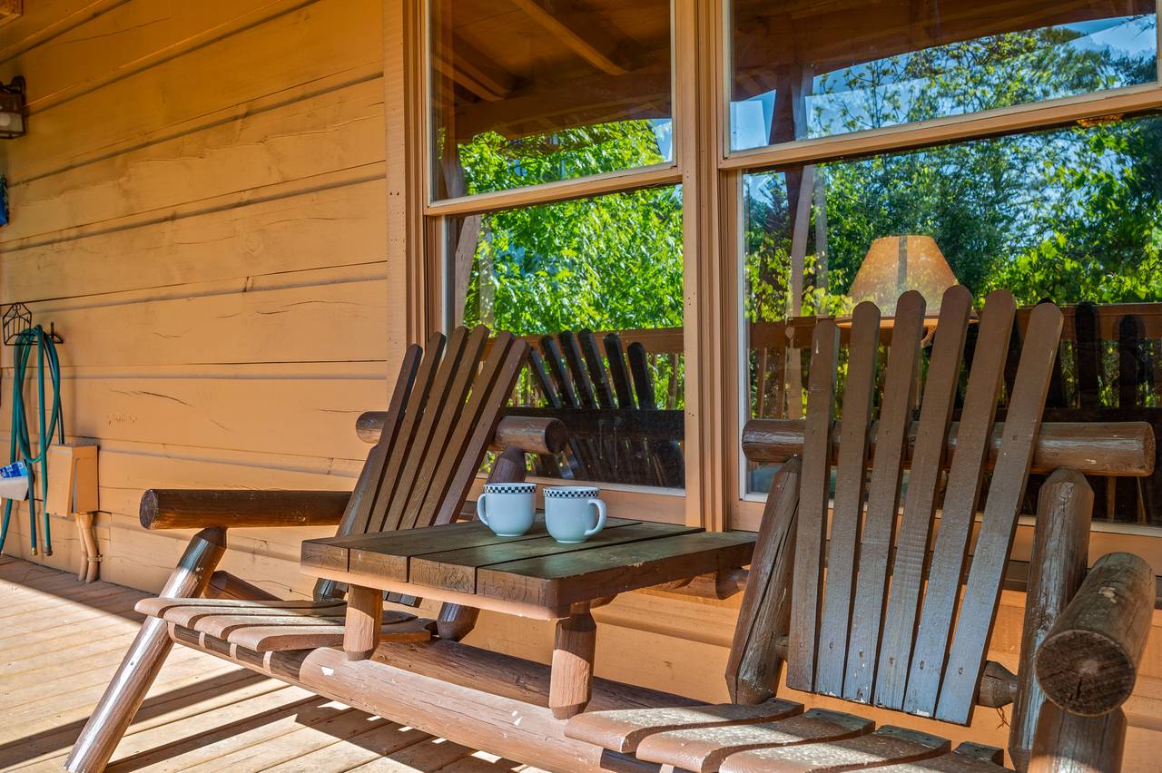 Deck seating, perfect for morning coffee or afternoon cocktails Deck seating, perfect for morning coffee or afternoon cocktails