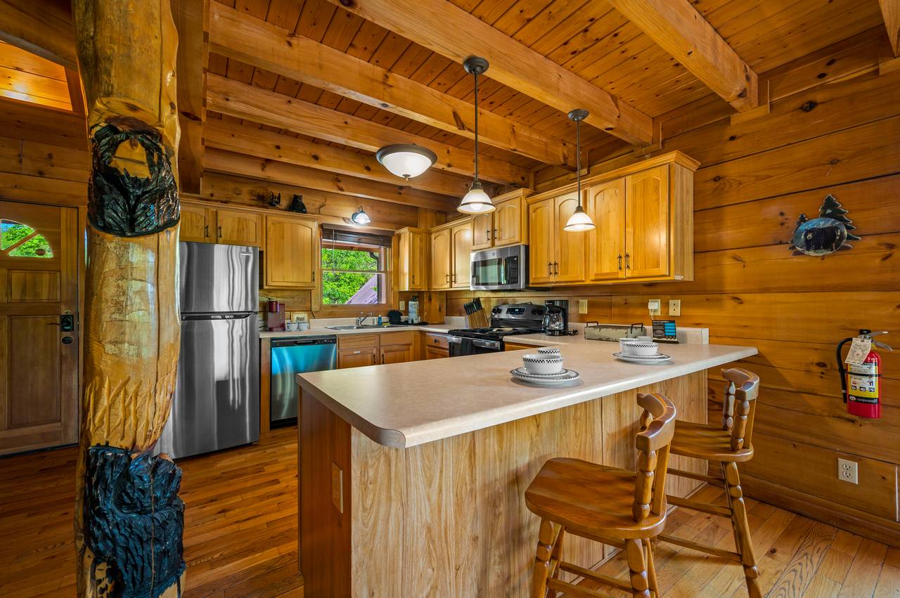 Fully equipped kitchen with additional bar seating Fully equipped kitchen with additional bar seating
