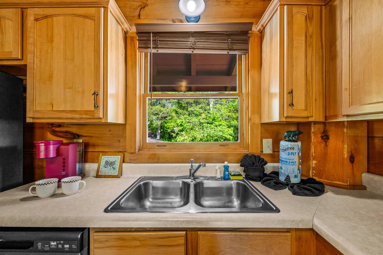 Fully equipped kitchen: cook/bake/dinner/silver-ware included Fully equipped kitchen: cook/bake/dinner/silver-ware included