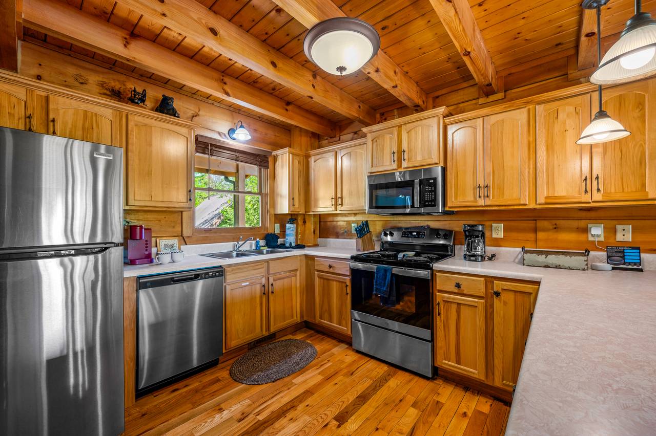 Fully equipped kitchen: cook/bake/dinner/silver-ware included Fully equipped kitchen: cook/bake/dinner/silver-ware included