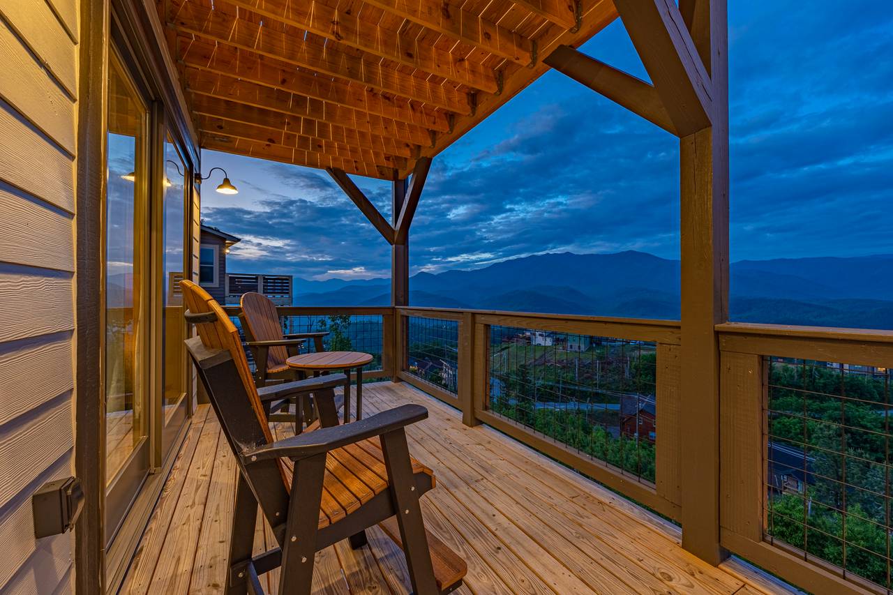 Deck seating with gorgeous views of the Smokies! Deck seating with gorgeous views of the Smokies!