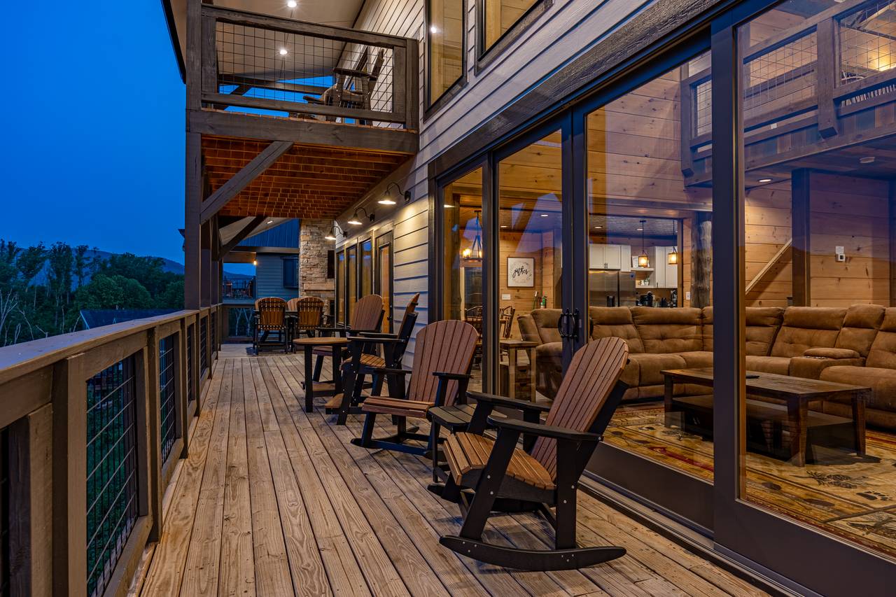Deck seating with gorgeous views of the Smokies! Deck seating with gorgeous views of the Smokies!