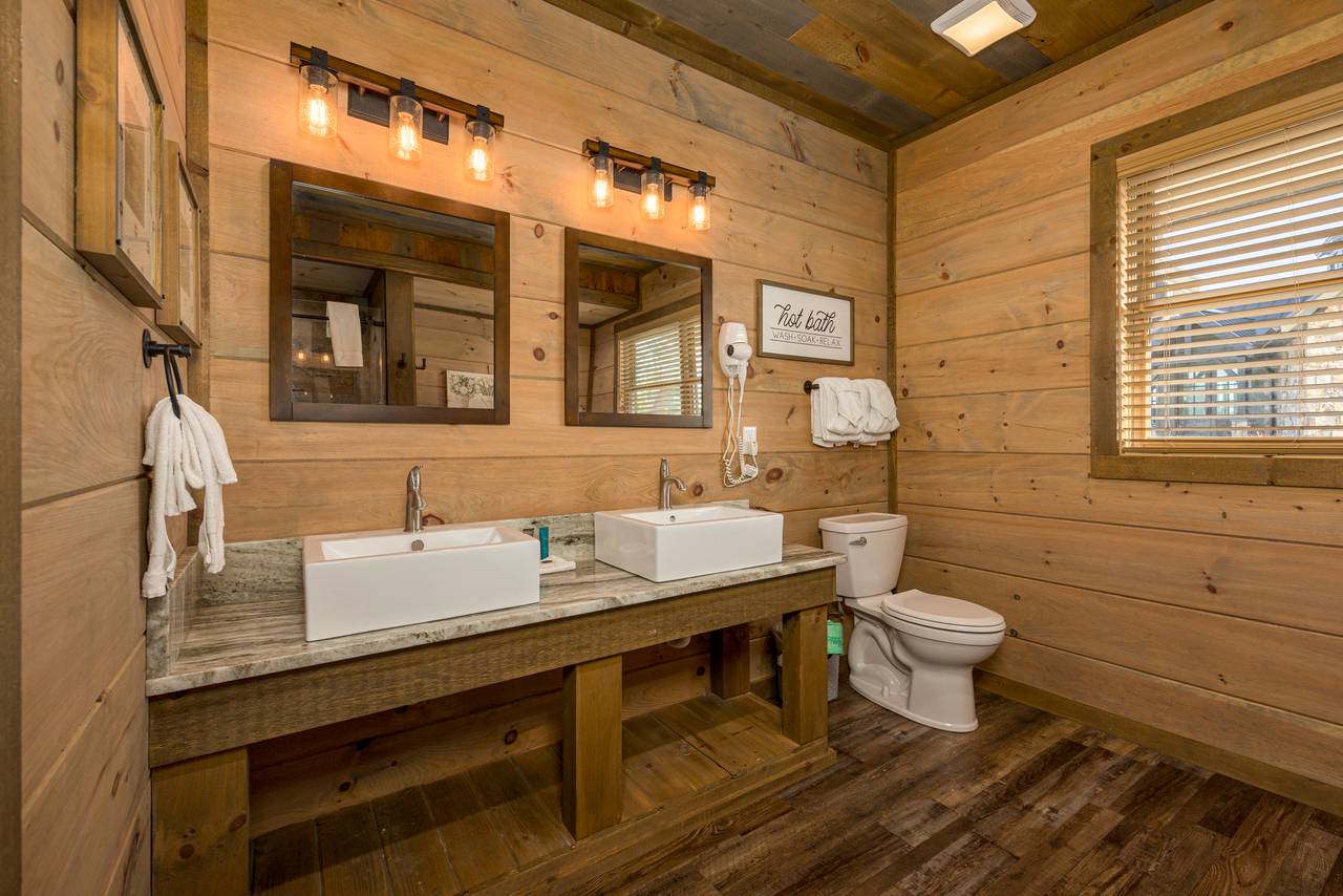 Bath 1: entry level king ensuite w/standing shower & soaking tub Bath 1: entry level king ensuite w/standing shower & soaking tub