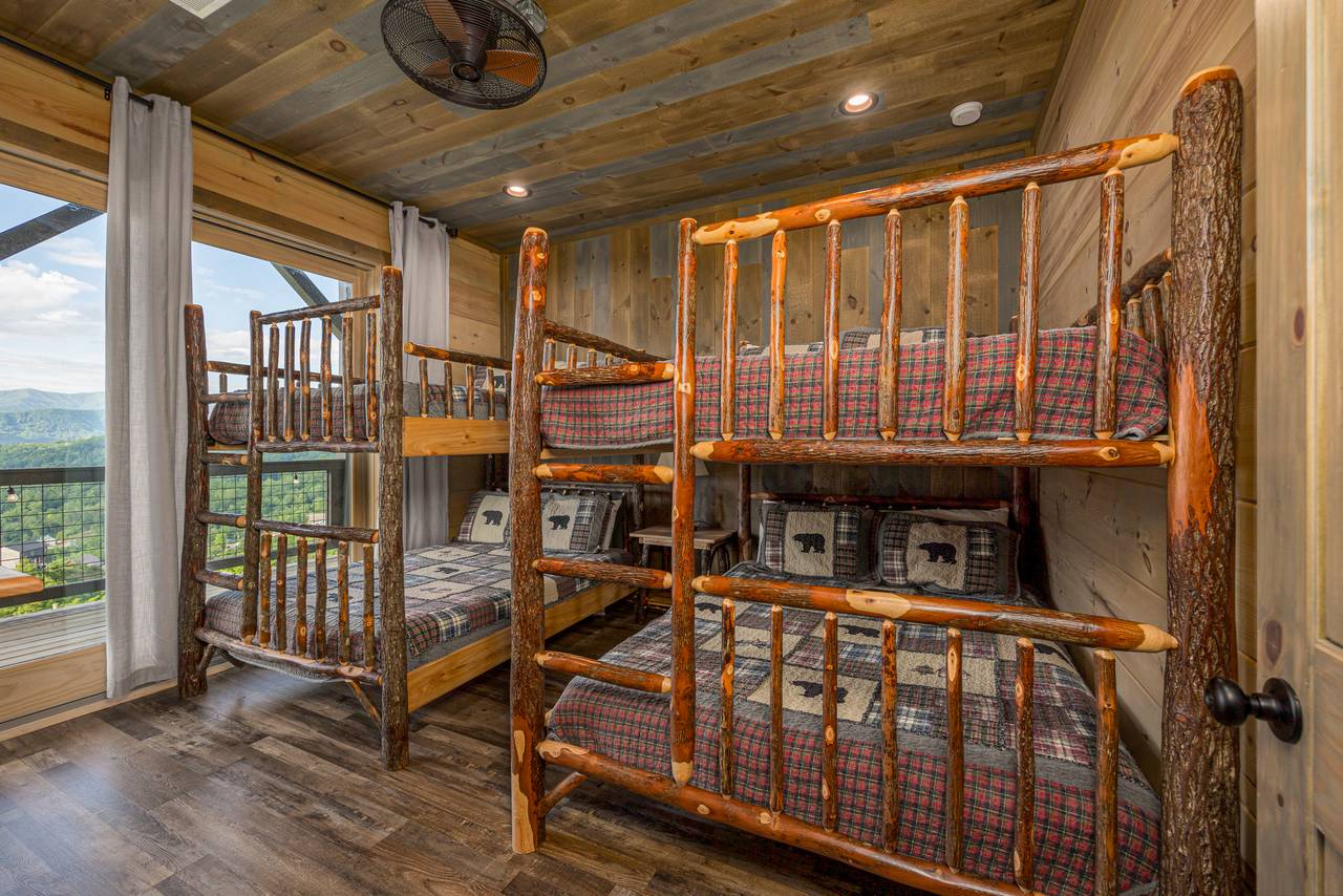 Bed 5: lower level, 2 queen over queen bunks w/ TV Bed 5: lower level, 2 queen over queen bunks w/ TV
