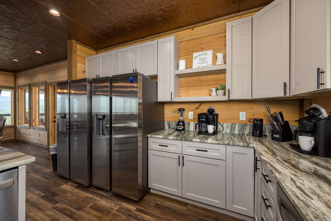 Fully equipped kitchen: cook/bake/dinner/silver-ware provided Fully equipped kitchen: cook/bake/dinner/silver-ware provided