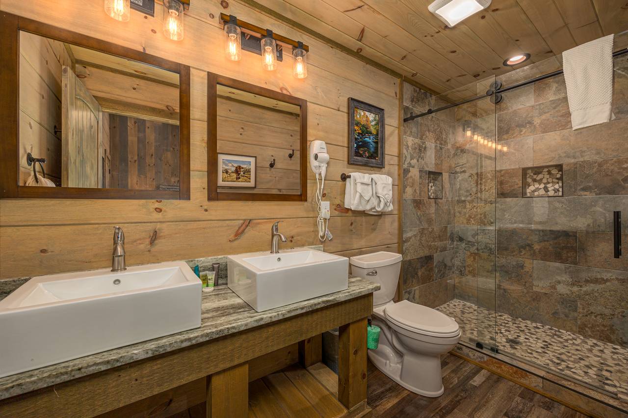 Bath 3: upper level king full bath with standing shower Bath 3: upper level king full bath with standing shower