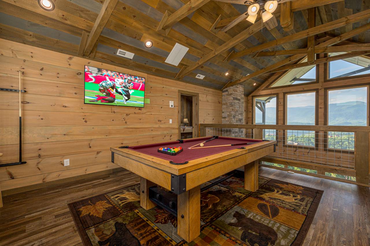 Upper level loft with pool table & TV Upper level loft with pool table & TV