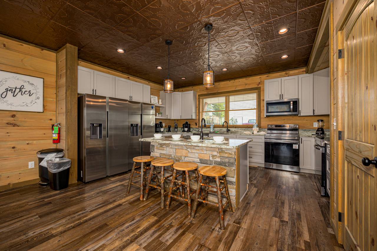 Fully equipped kitchen: cook/bake/dinner/silver-ware provided Fully equipped kitchen: cook/bake/dinner/silver-ware provided