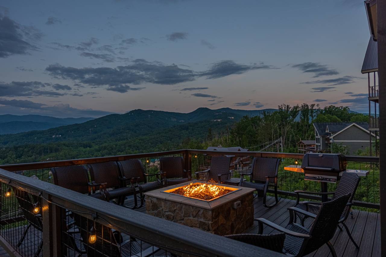 Sit by the gas firepit on the lower deck & take in the views! Sit by the gas firepit on the lower deck & take in the views!