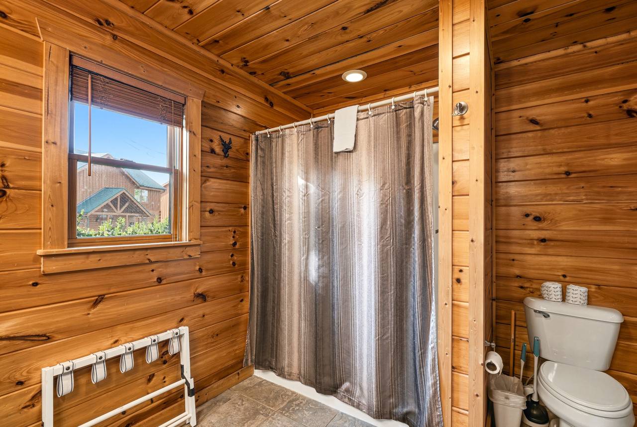 Ensuite bath with jacuzzi tub & walk-in shower Ensuite bath with jacuzzi tub & walk-in shower