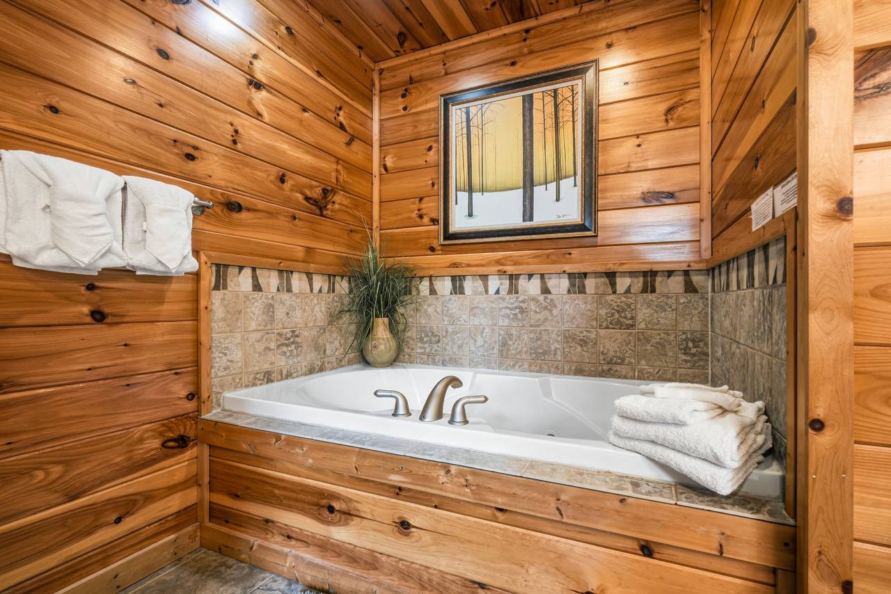Ensuite bath with jacuzzi tub & walk-in shower Ensuite bath with jacuzzi tub & walk-in shower