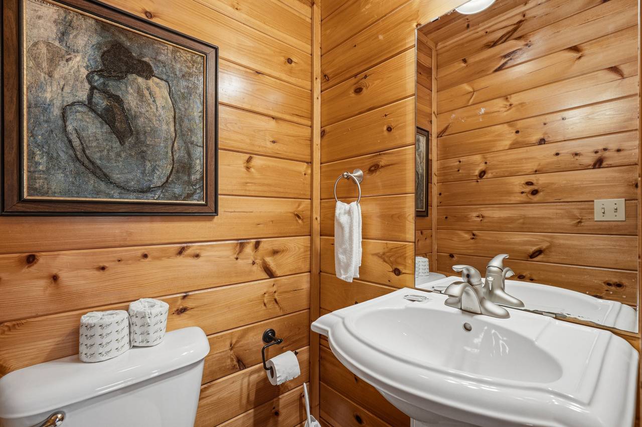 Ensuite bath with jacuzzi tub & walk-in shower Ensuite bath with jacuzzi tub & walk-in shower