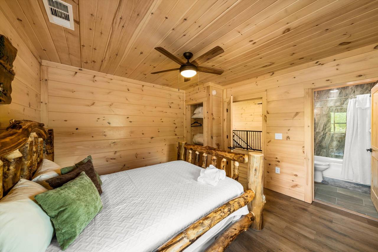 Bed 4: upper level queen with TV and ensuite full bath Bed 4: upper level queen with TV and ensuite full bath