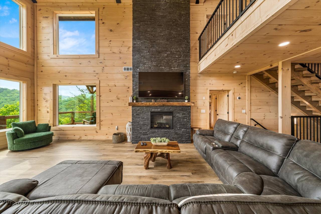 Spacious living room w/plush sectional sofa, gas fireplace, & TV Spacious living room w/plush sectional sofa, gas fireplace, & TV