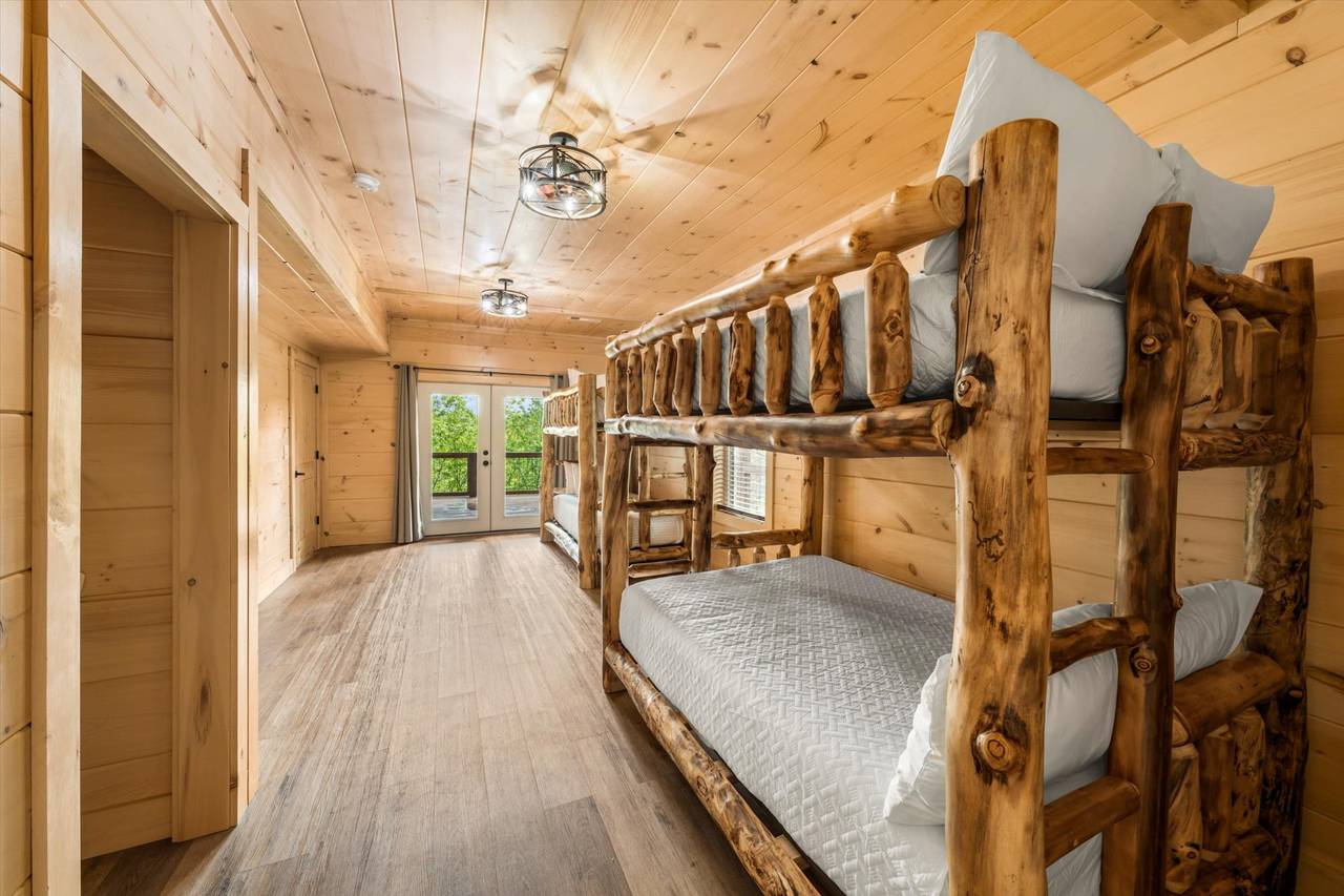 Bed 6: lower level full/full & twin/twin bunk& full bath Bed 6: lower level full/full & twin/twin bunk& full bath