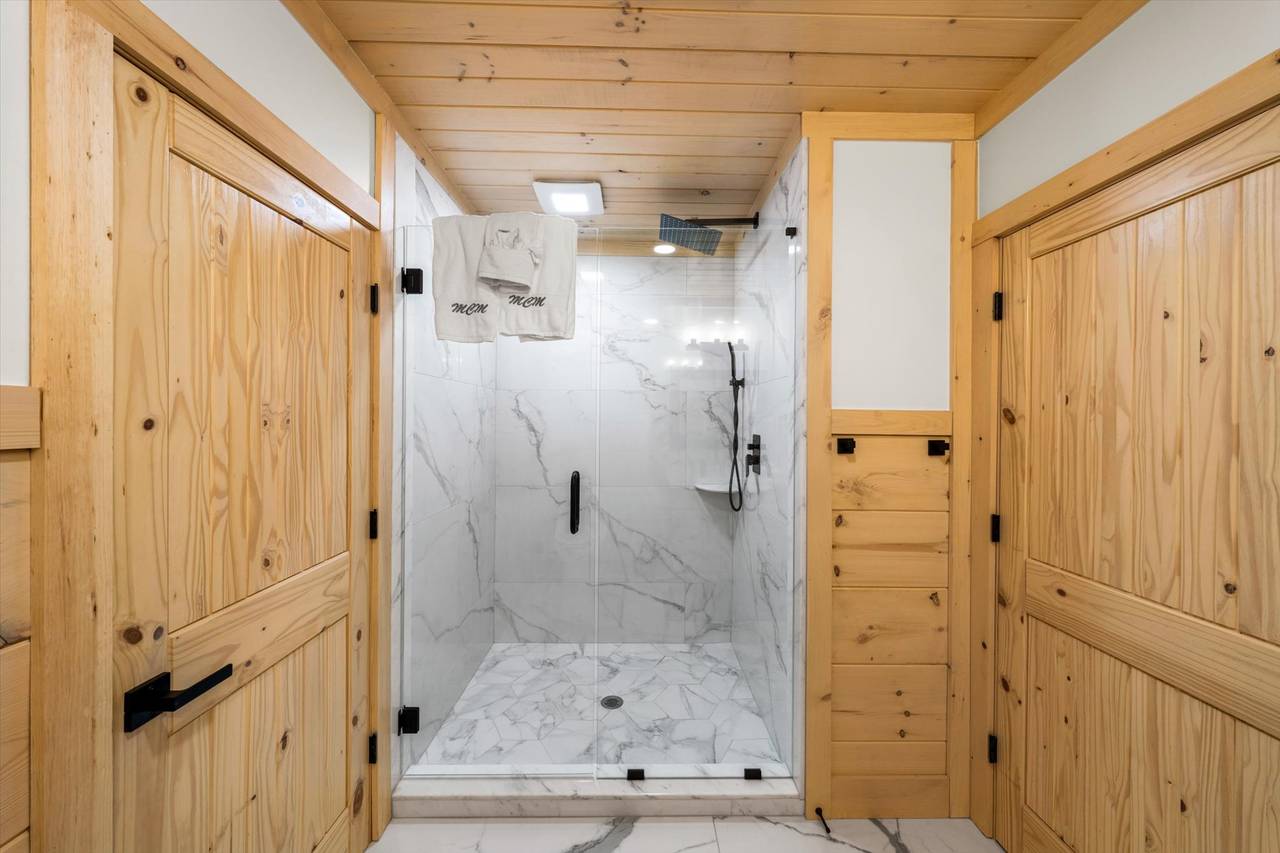Bath 3: upper level Jack & Jill full bath w/standing shower Bath 3: upper level Jack & Jill full bath w/standing shower