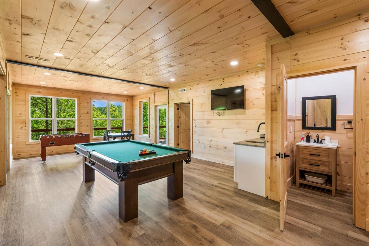 Game Room w/ping pong, foosball, pool table, & sleeper sofa Game Room w/ping pong, foosball, pool table, & sleeper sofa