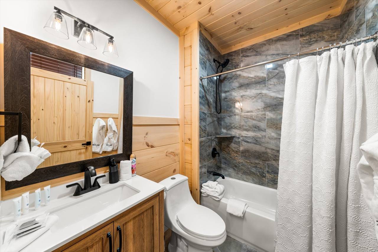 Bath 1: Entry level full bath with tub shower combination Bath 1: Entry level full bath with tub shower combination