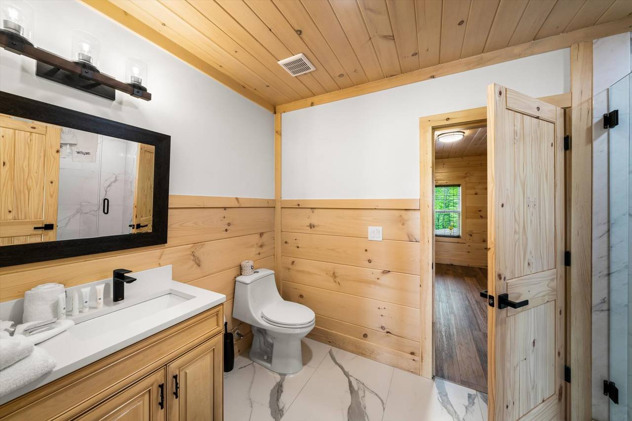 Bath 3: upper level Jack & Jill full bath w/standing shower Bath 3: upper level Jack & Jill full bath w/standing shower