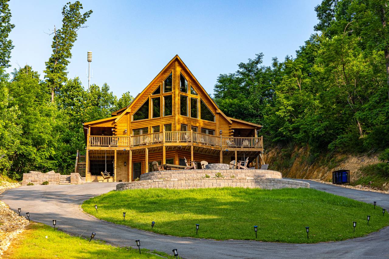 Welcome to Bear Mountain Chalet! Welcome to Bear Mountain Chalet!