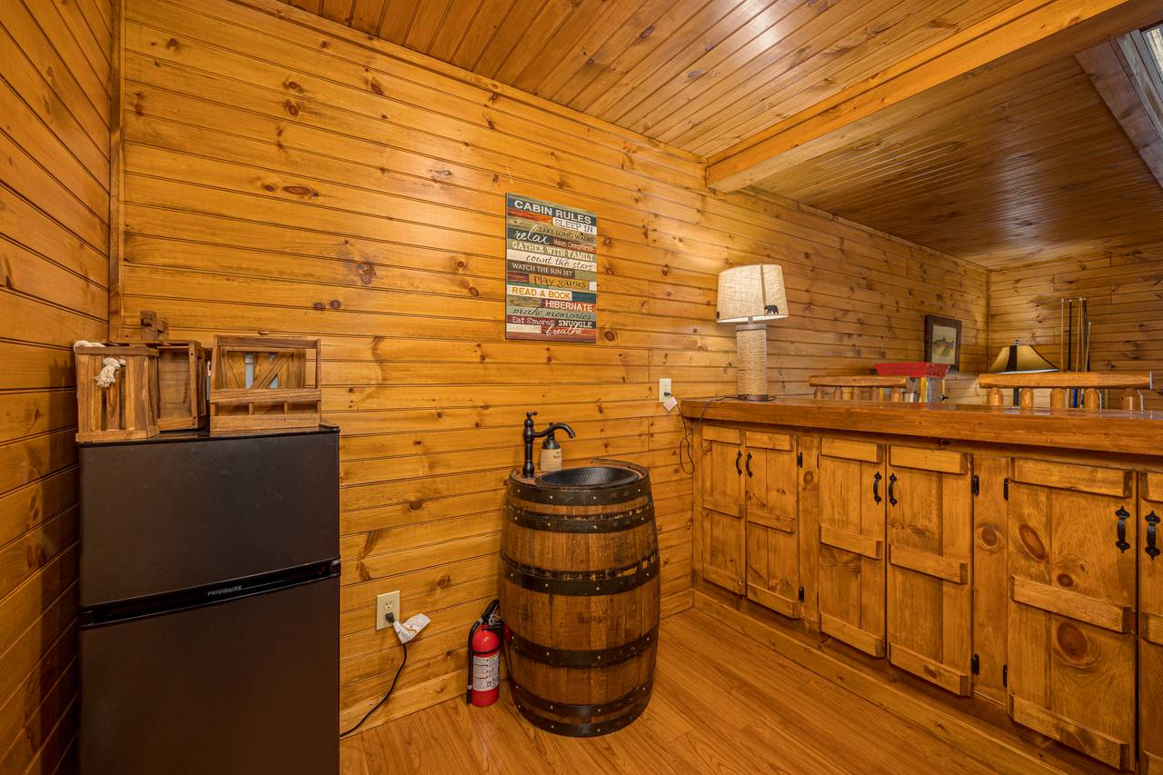 Bar with kitchenette - mini fridge and sink Bar with kitchenette - mini fridge and sink