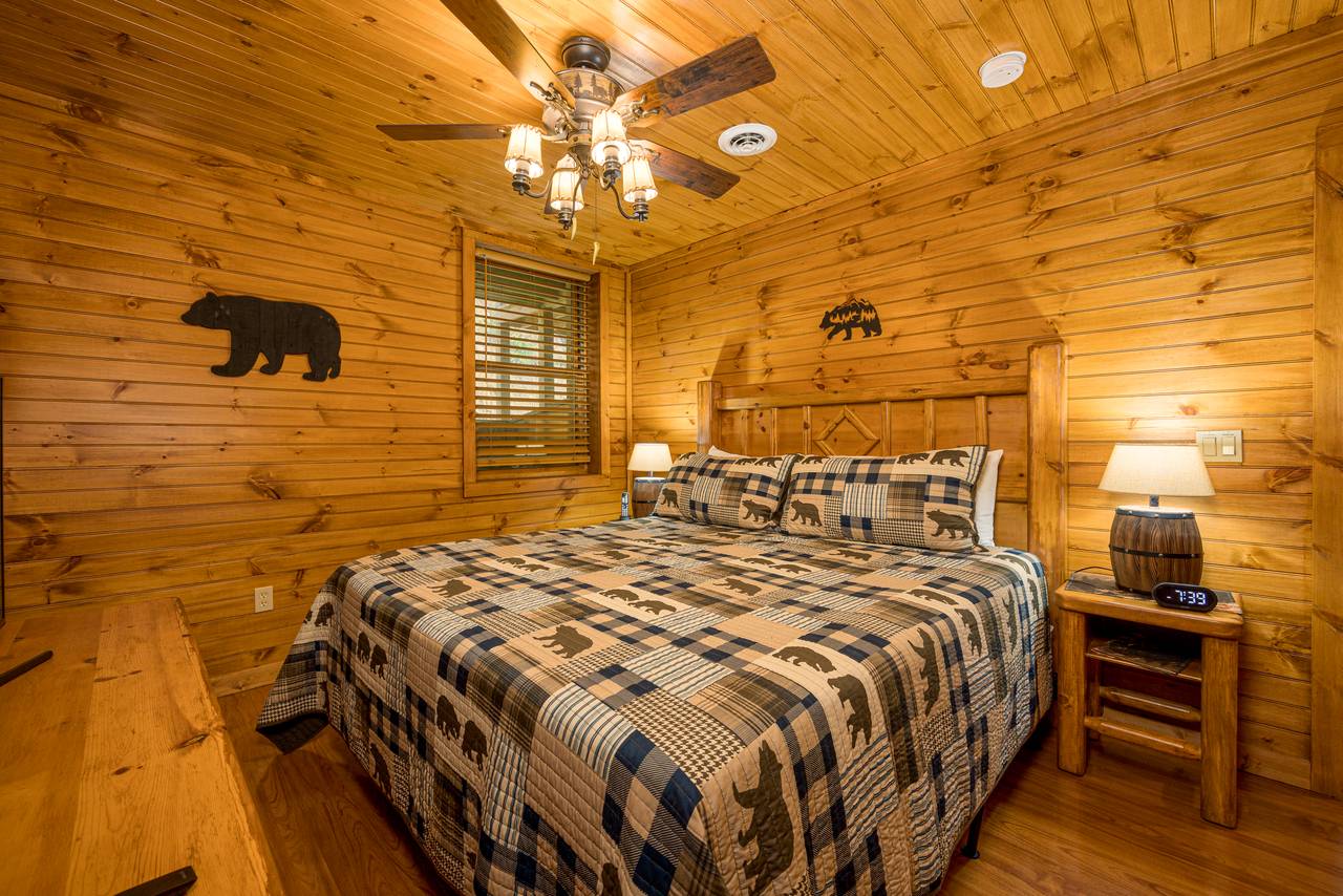 Bed 4: lower level king w/TV & ensuite full bath Bed 4: lower level king w/TV & ensuite full bath