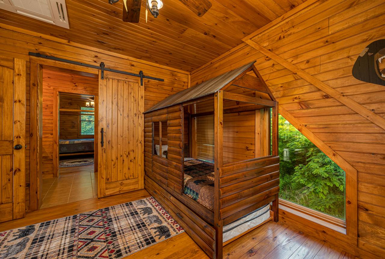 Bed 2: 2 twin beds with trundles w/jack & jill full bath Bed 2: 2 twin beds with trundles w/jack & jill full bath