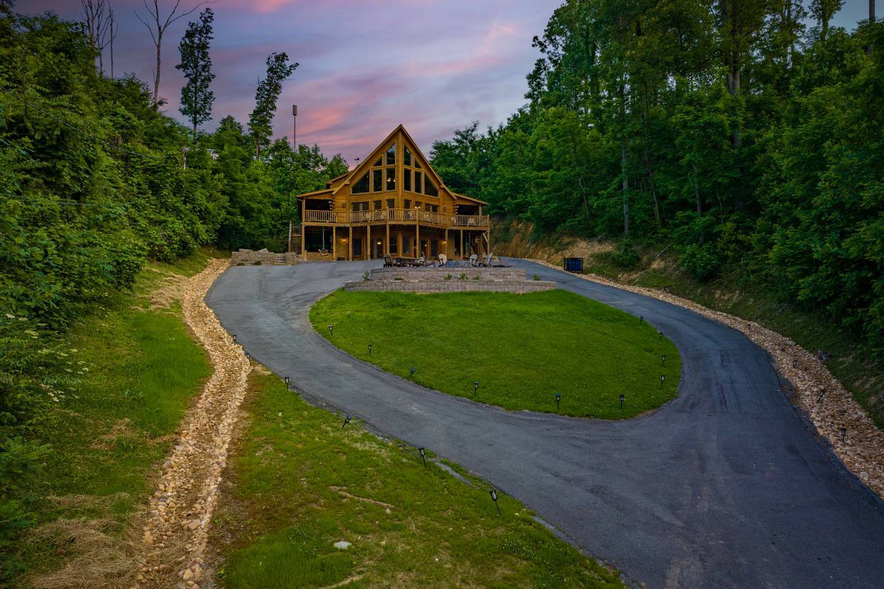 Welcome to Bear Mountain Chalet! Welcome to Bear Mountain Chalet!
