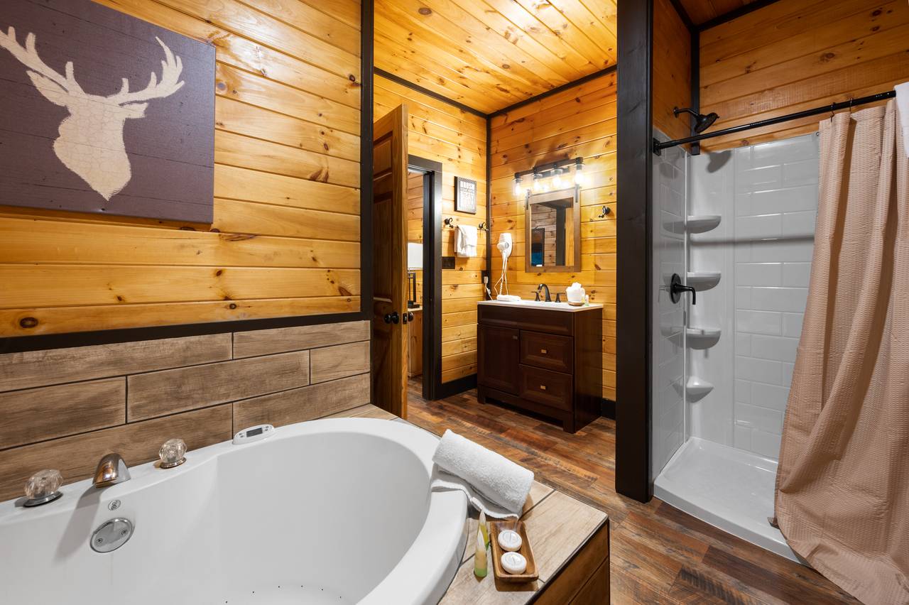 Bath 2: mid-level king bath w/standing shower & jacuzzi tub Bath 2: mid-level king bath w/standing shower & jacuzzi tub