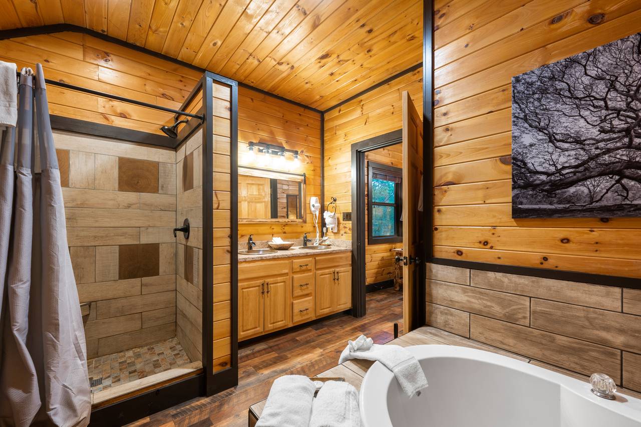 Bath 1:entry level king bath w/standing shower & jacuzzi tub Bath 1:entry level king bath w/standing shower & jacuzzi tub