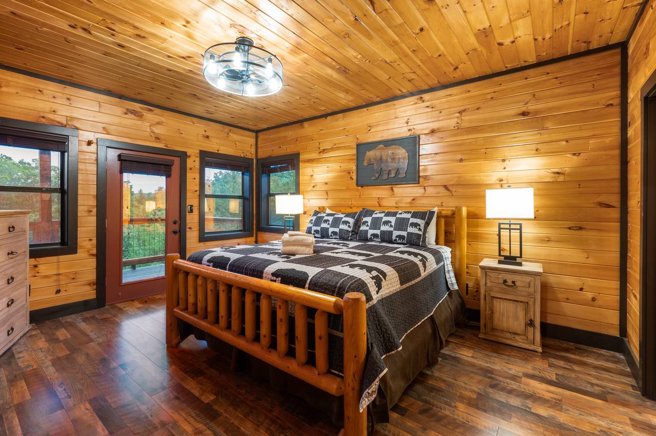 Bed 2: mid-level king w/TV, deck access, & ensuite full bath Bed 2: mid-level king w/TV, deck access, & ensuite full bath
