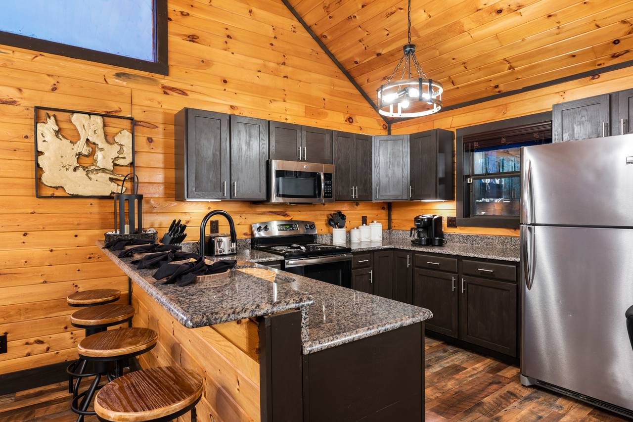 Fully equipped kitchen: cook/dinner/bake/silver-ware provided Fully equipped kitchen: cook/dinner/bake/silver-ware provided
